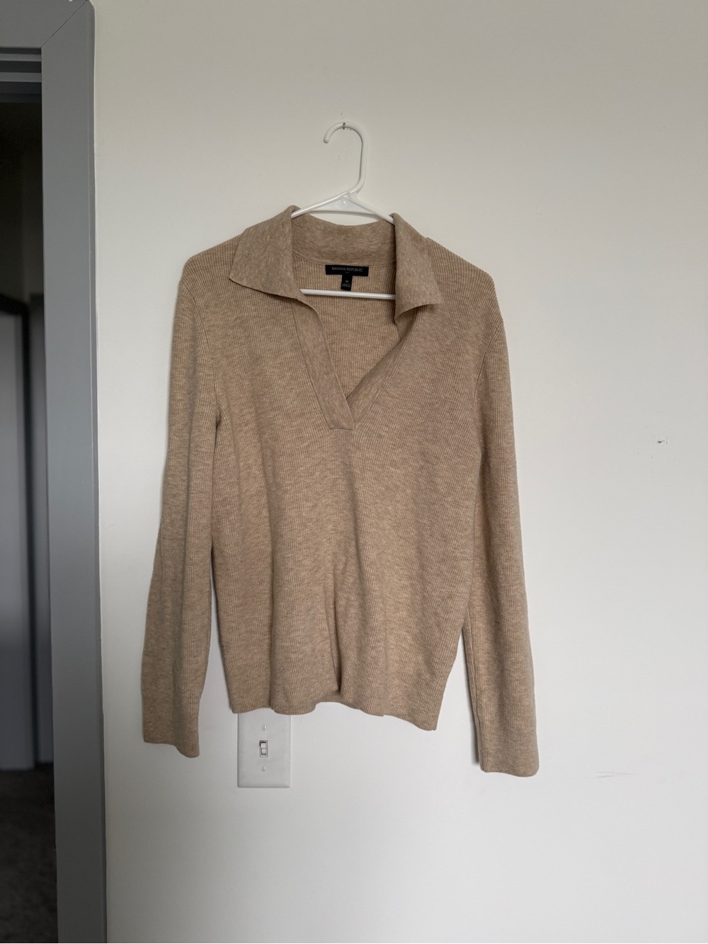 Banana Republic Tan V-Neck Collared Women's Sweater